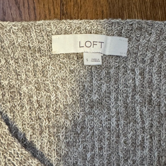Loft Angled Ribbed V-Neck Sweater - Picture 5 of 5
